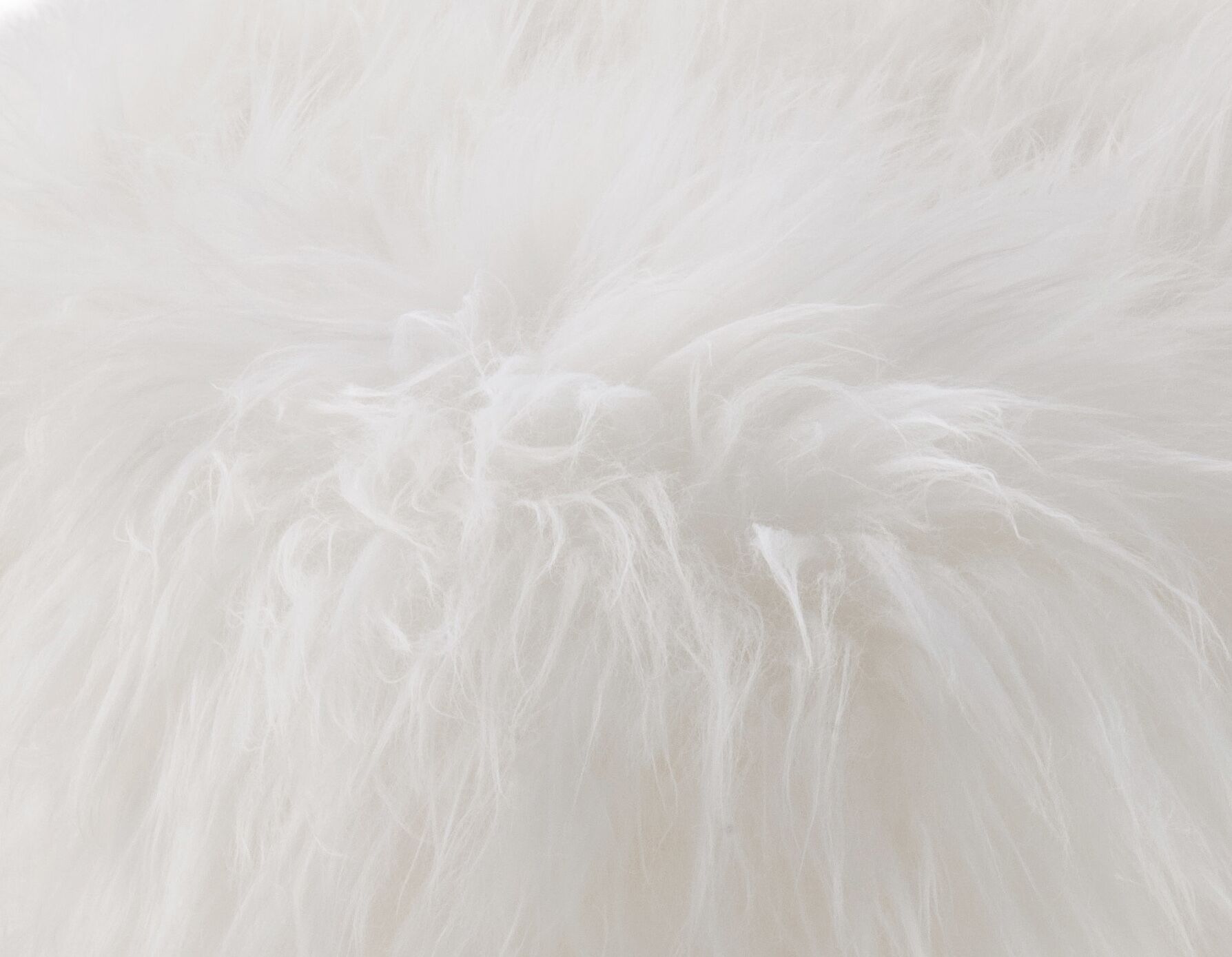 CHURRA WHITE SHEEPSKIN BENCH WITH GOLD LEGS - Image 4