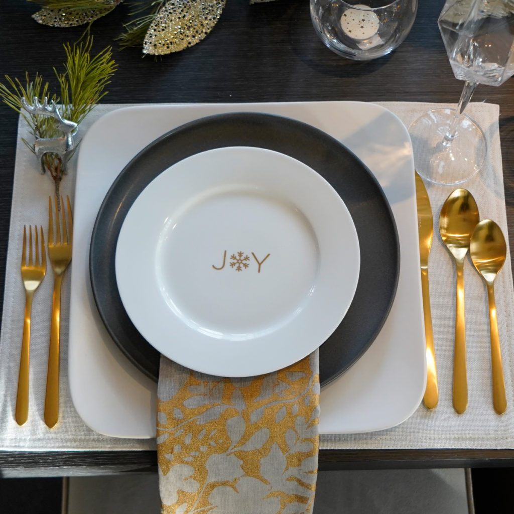 Modern Holiday Tablescape