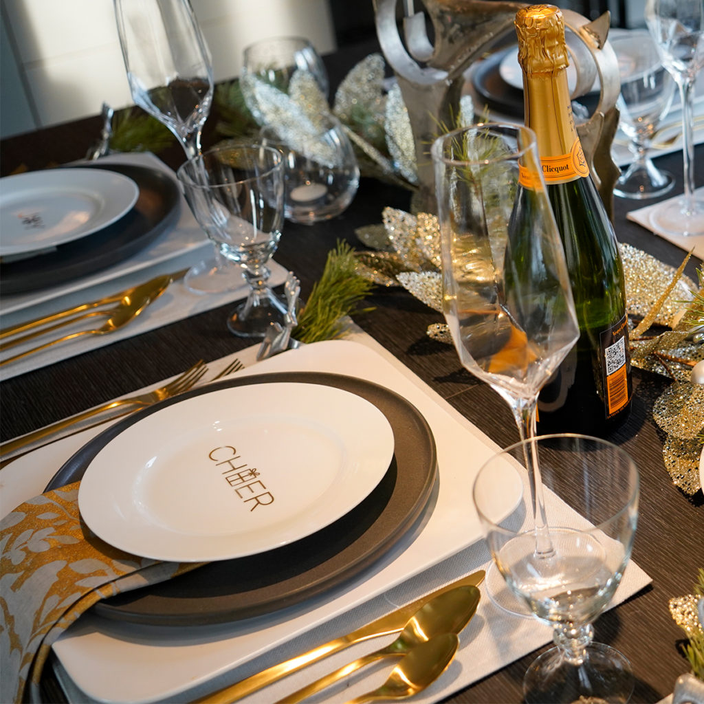 Modern Holiday Tablescape