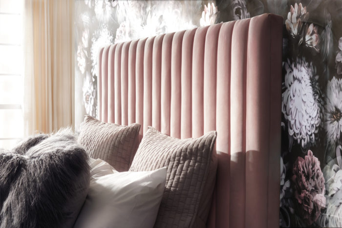 ARABELLE BLUSH VELVET BED IN QUEEN - Image 12