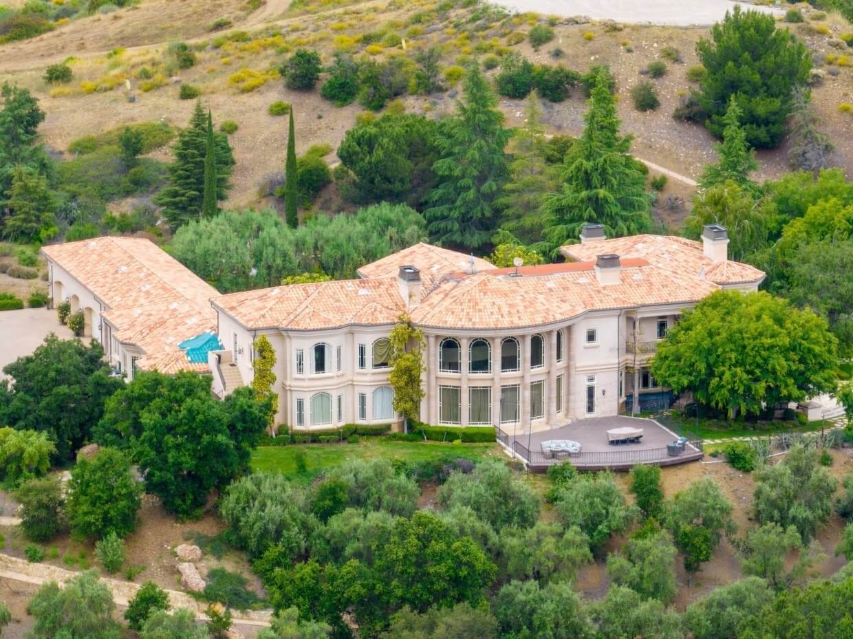 Britney's mansion in Los Angeles is being remodeled inside by the world-famous pop star