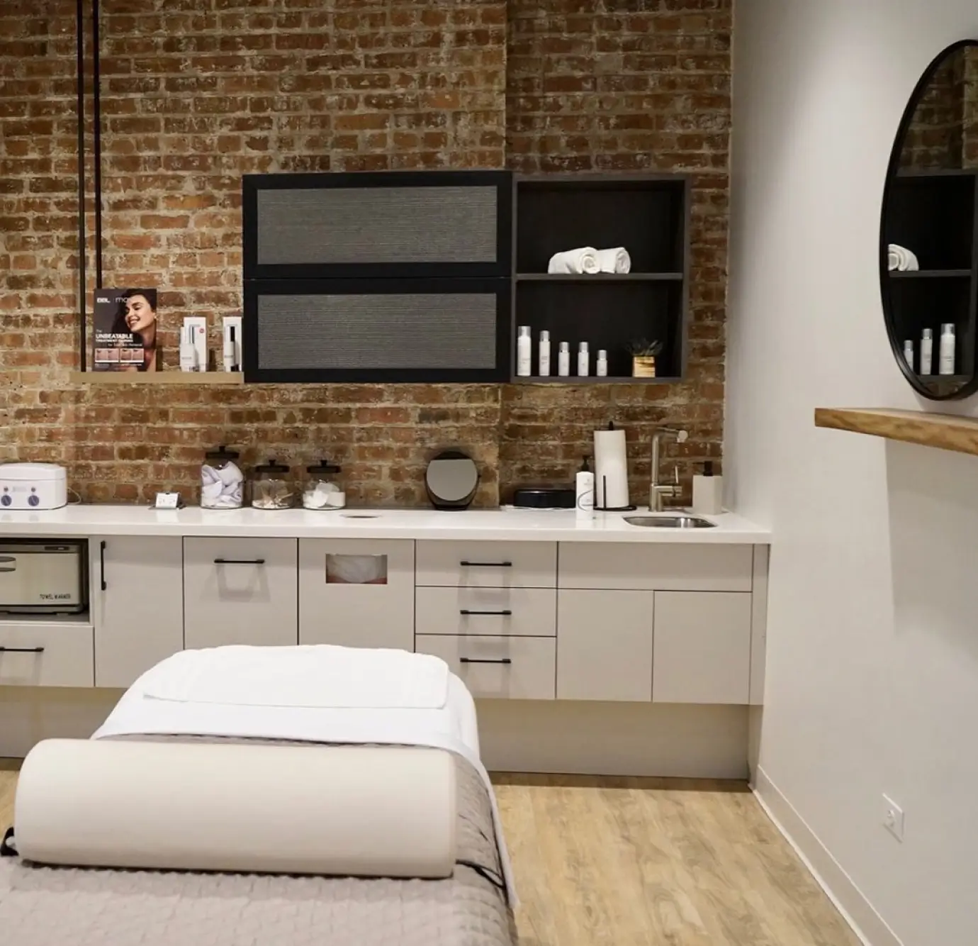 Esthetician equipment designed for flexibility